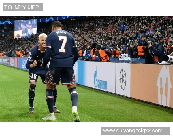 皇马狂胜巴黎圣日耳曼五球大捷帽子戏法引发争议判罚热议