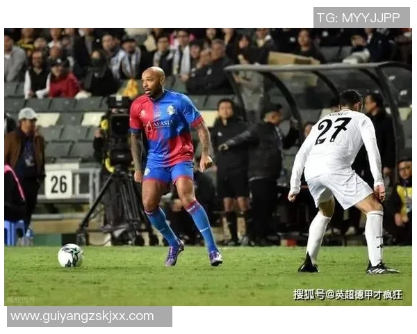 英超经典对决巴萨惊险战胜皇马红牌事件引发全场热议